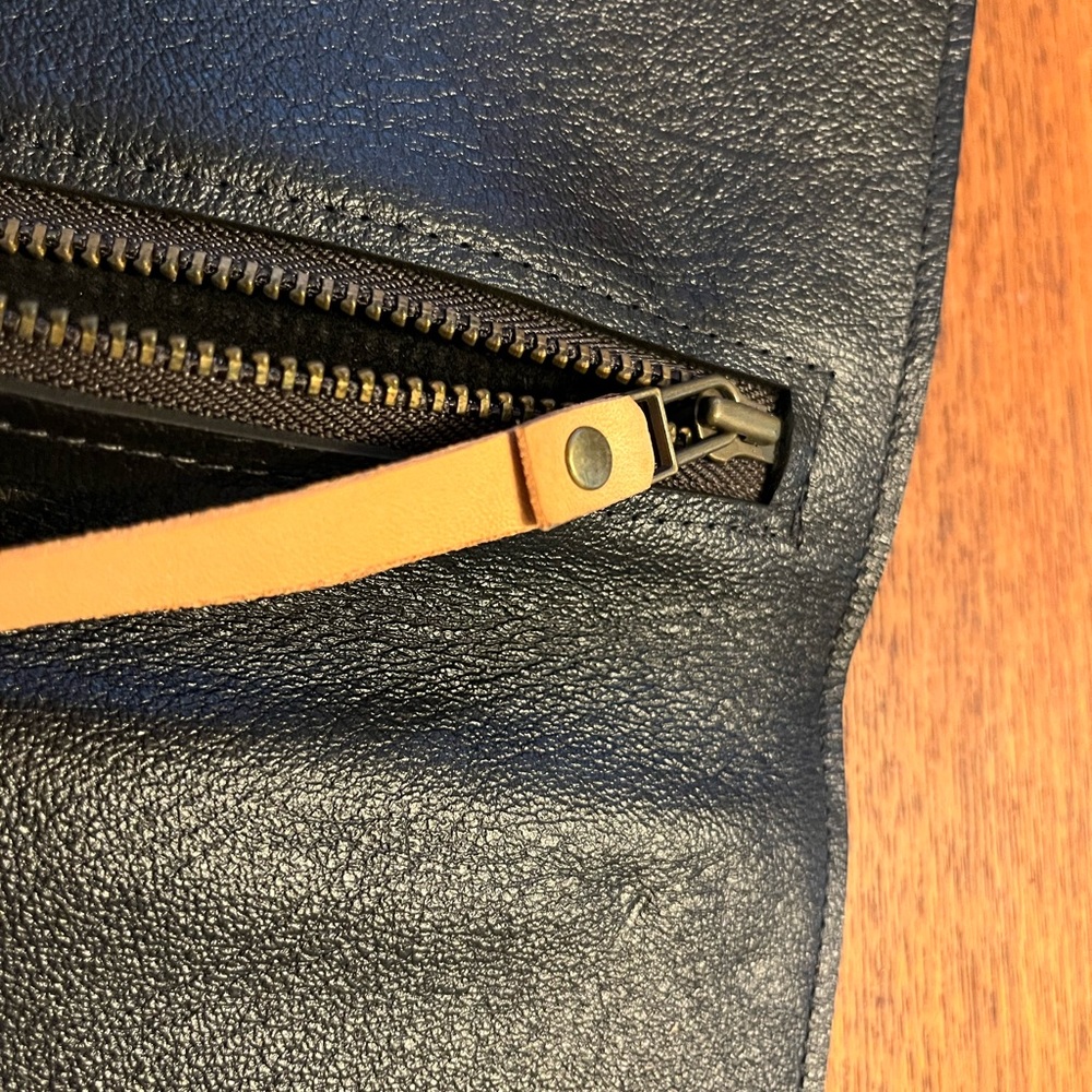 Boutique soft leather single zipper wallet / clutch
